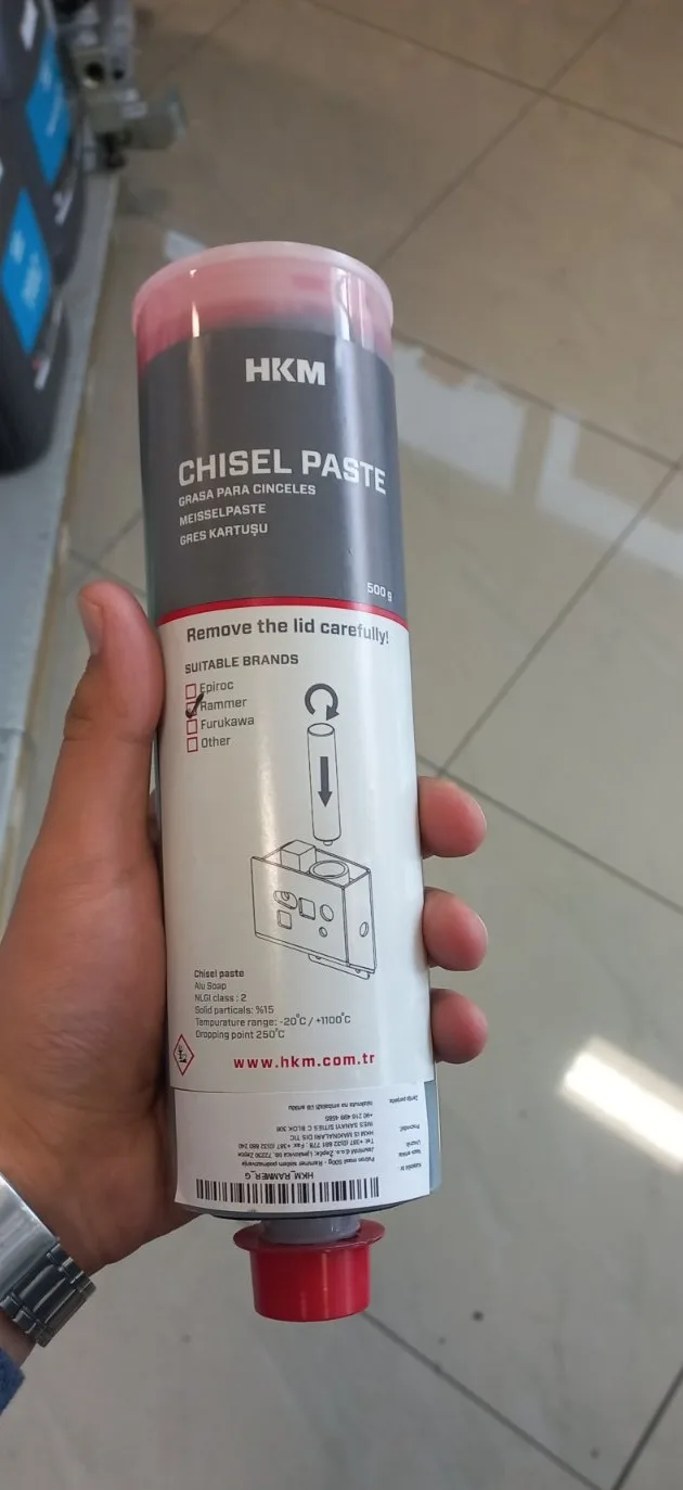 SolidLube 500 g chisel paste gres kartuşu, etiketinde teknik özellikler