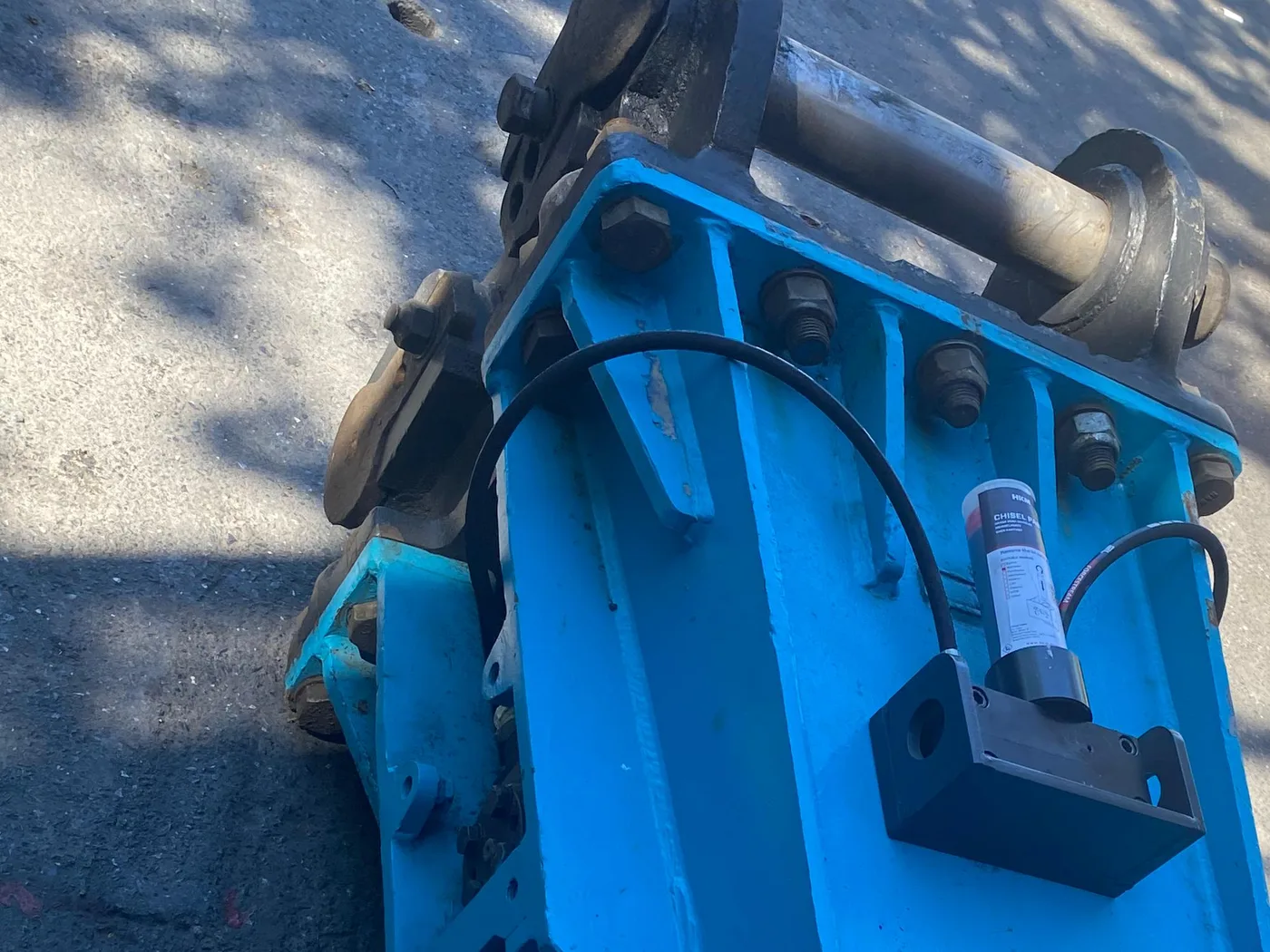 Mavi MSB hidrolik kırıcıya monte edilmiş SolidLube otomatik yağlama istasyonu