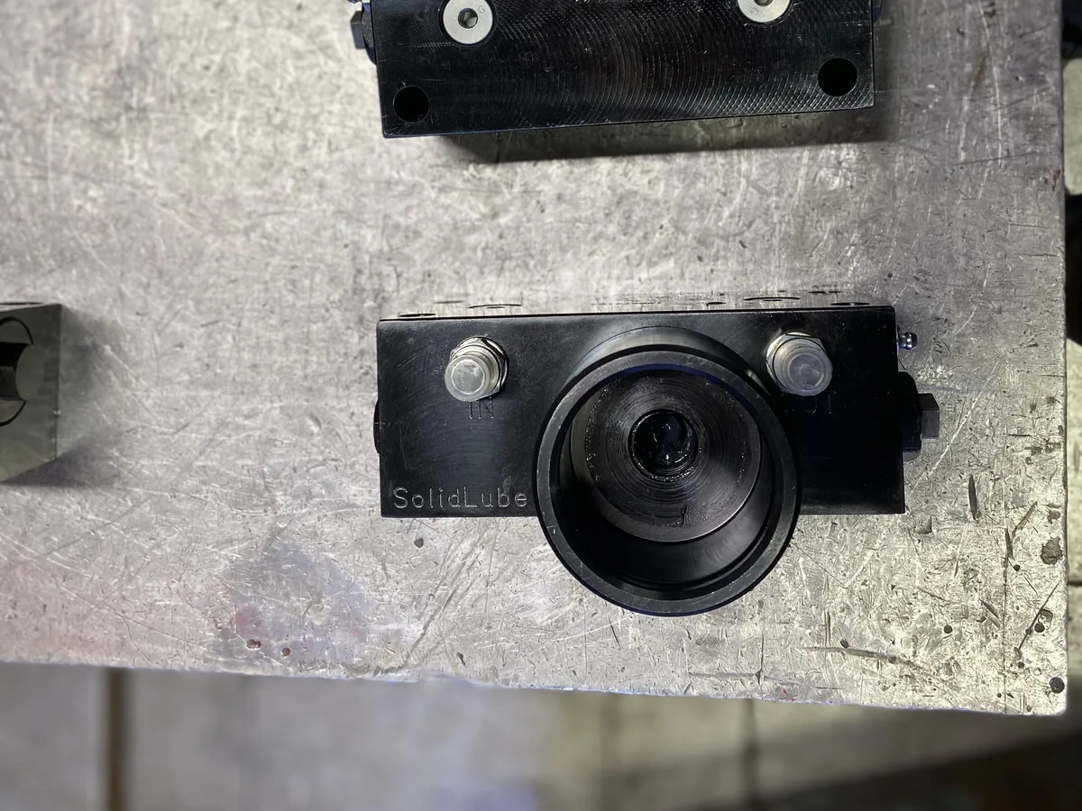 SolidLube kazımalı otomatik yağlama pompa gövdesi